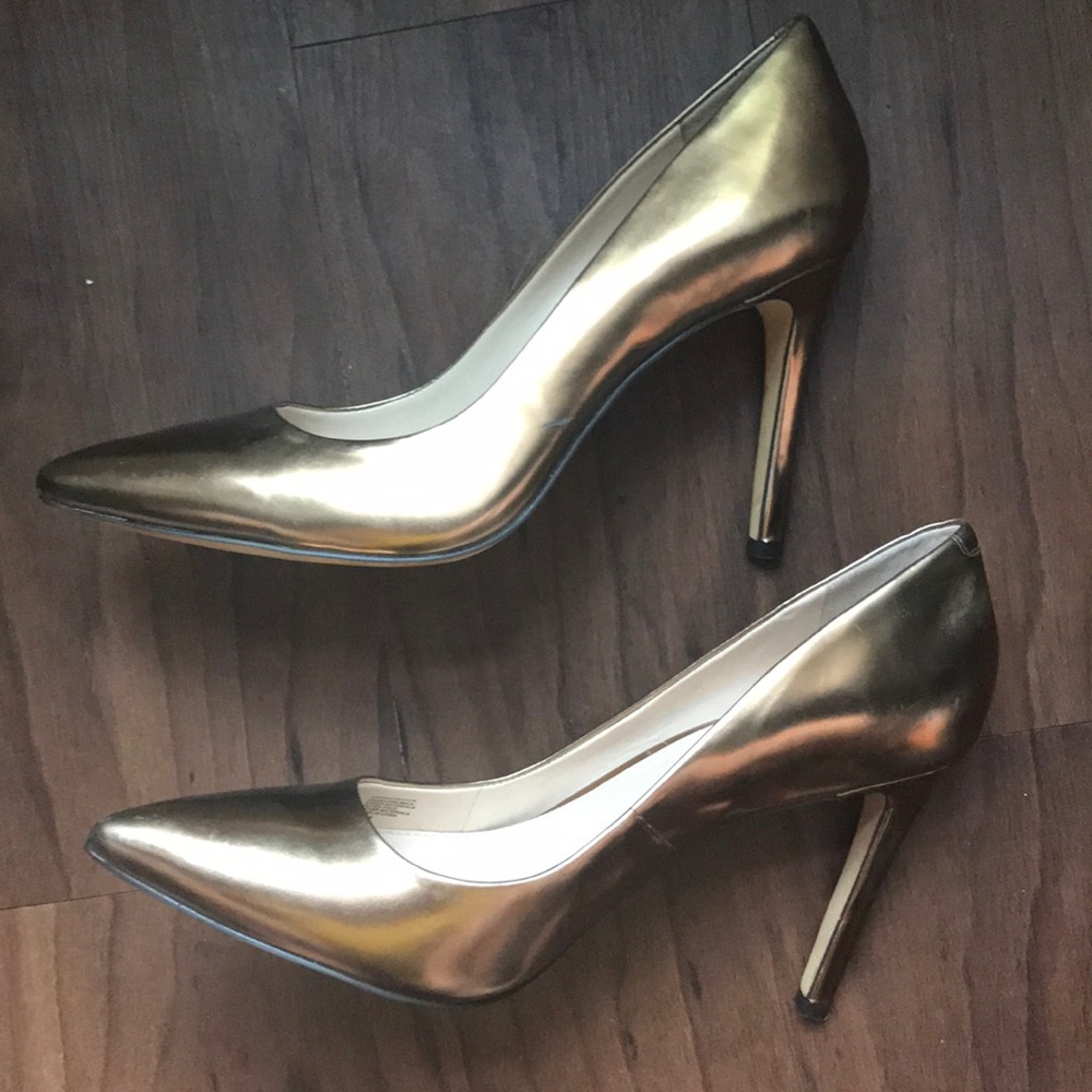 Banana Republic Gold Pumps